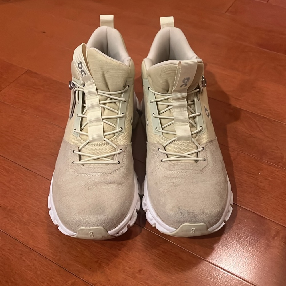 On Running Women’s Shoes - Picture 2 of 5